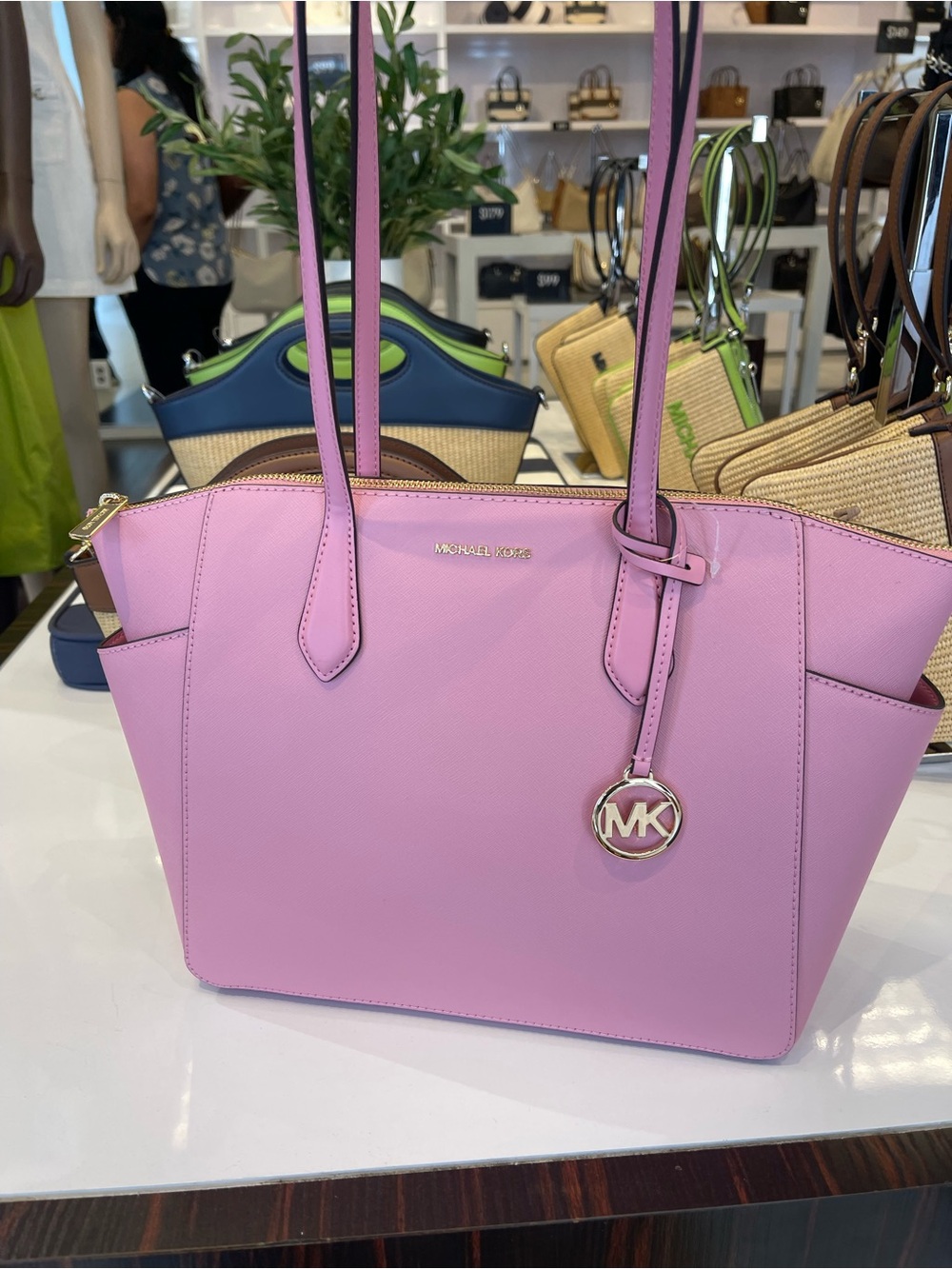 Michael KORS Marilyn Medium Saffiano Leather Shoulder Tote Bag
Carnation 
NWT